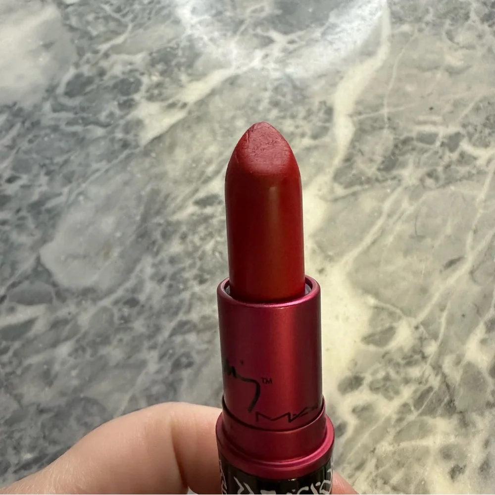 Mac Cosmetics‎ Limited Edition Kieth Haring Viva Glam Matte Lipstick Red Haring